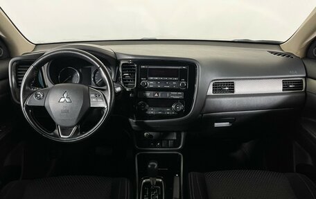 Mitsubishi Outlander III рестайлинг 3, 2018 год, 2 097 000 рублей, 12 фотография