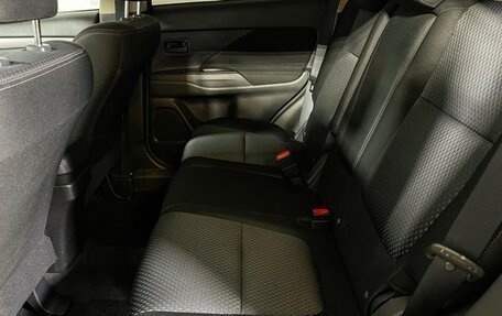 Mitsubishi Outlander III рестайлинг 3, 2018 год, 2 097 000 рублей, 10 фотография