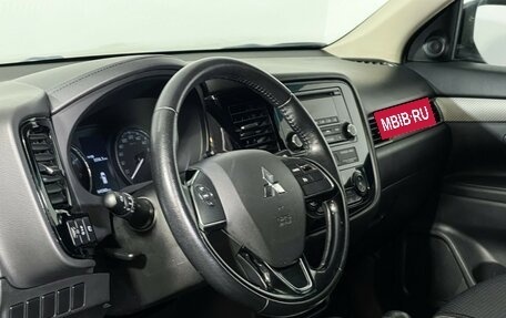 Mitsubishi Outlander III рестайлинг 3, 2018 год, 2 097 000 рублей, 13 фотография