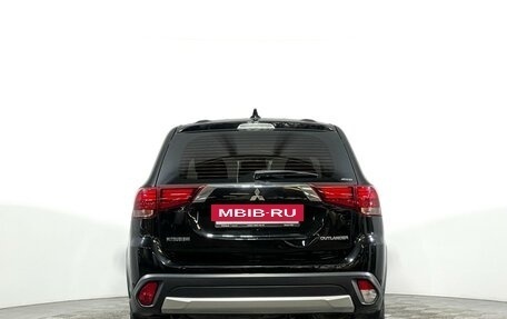 Mitsubishi Outlander III рестайлинг 3, 2018 год, 2 097 000 рублей, 6 фотография