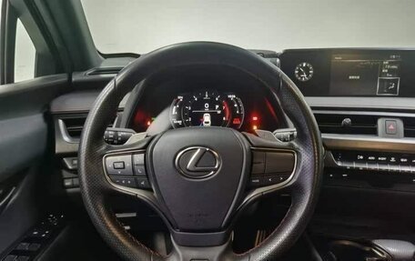 Lexus UX I, 2021 год, 2 300 000 рублей, 14 фотография