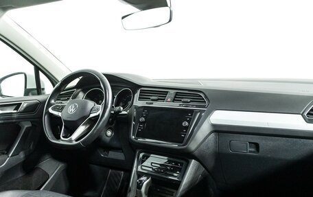 Volkswagen Tiguan II, 2021 год, 2 695 000 рублей, 9 фотография