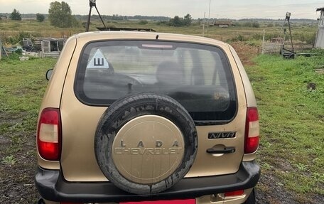 Chevrolet Niva I рестайлинг, 2004 год, 250 000 рублей, 5 фотография