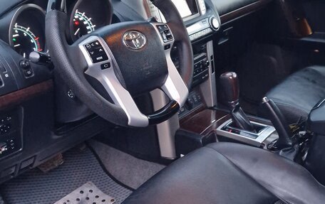 Toyota Land Cruiser Prado 150 рестайлинг 2, 2011 год, 2 930 000 рублей, 6 фотография