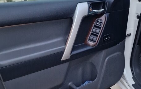 Toyota Land Cruiser Prado 150 рестайлинг 2, 2011 год, 2 930 000 рублей, 10 фотография