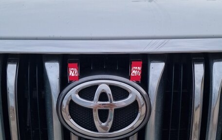 Toyota Land Cruiser Prado 150 рестайлинг 2, 2011 год, 2 930 000 рублей, 12 фотография