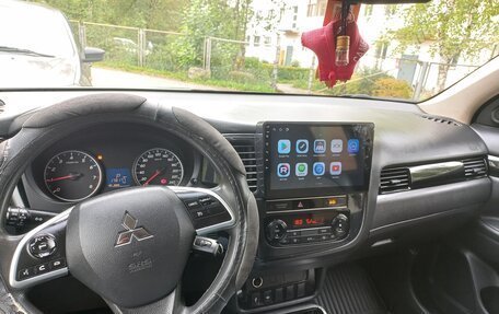 Mitsubishi Outlander III рестайлинг 3, 2018 год, 1 800 000 рублей, 16 фотография