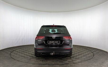 Volkswagen Tiguan II, 2018 год, 2 355 000 рублей, 6 фотография