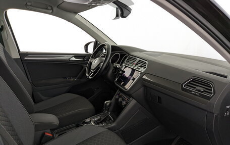 Volkswagen Tiguan II, 2018 год, 2 355 000 рублей, 11 фотография