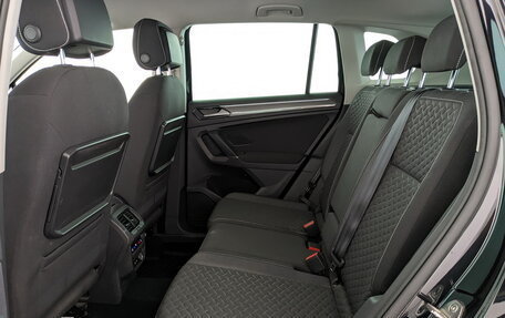 Volkswagen Tiguan II, 2018 год, 2 355 000 рублей, 12 фотография