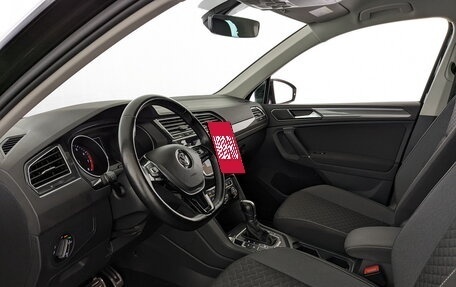 Volkswagen Tiguan II, 2018 год, 2 355 000 рублей, 16 фотография
