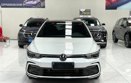 Volkswagen Golf VIII, 2022 год, 2 100 000 рублей, 2 фотография