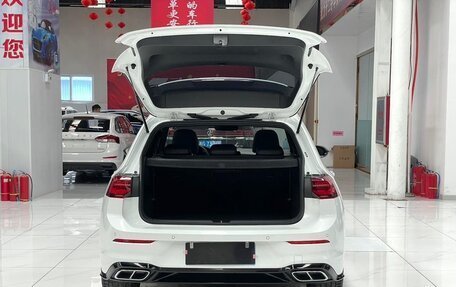 Volkswagen Golf VIII, 2022 год, 2 100 000 рублей, 17 фотография