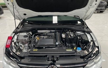 Volkswagen Golf VIII, 2022 год, 2 100 000 рублей, 19 фотография