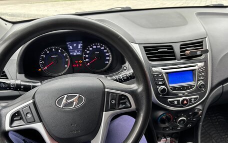 Hyundai Solaris II рестайлинг, 2013 год, 915 000 рублей, 10 фотография