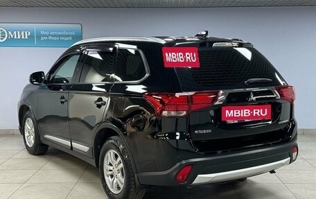 Mitsubishi Outlander III рестайлинг 3, 2017 год, 1 799 000 рублей, 7 фотография