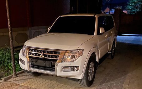 Mitsubishi Pajero IV, 2015 год, 2 280 000 рублей, 2 фотография