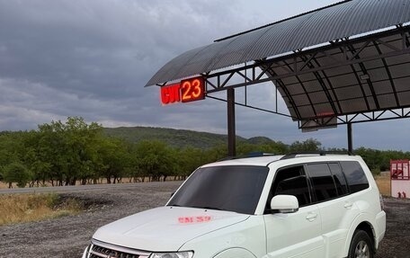 Mitsubishi Pajero IV, 2015 год, 2 280 000 рублей, 3 фотография