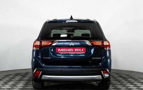 Mitsubishi Outlander III рестайлинг 3, 2018 год, 2 249 000 рублей, 6 фотография