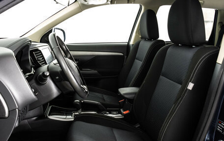 Mitsubishi Outlander III рестайлинг 3, 2018 год, 2 249 000 рублей, 15 фотография