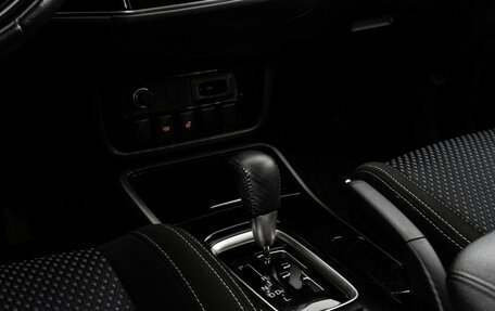 Mitsubishi Outlander III рестайлинг 3, 2018 год, 2 249 000 рублей, 14 фотография