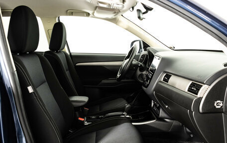 Mitsubishi Outlander III рестайлинг 3, 2018 год, 2 249 000 рублей, 16 фотография