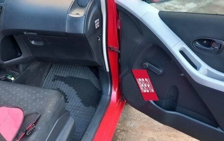 Toyota Yaris III рестайлинг, 2008 год, 550 000 рублей, 7 фотография