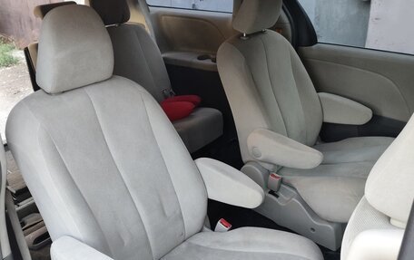 Toyota Sienna III, 2010 год, 1 490 000 рублей, 12 фотография