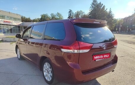 Toyota Sienna III, 2010 год, 1 490 000 рублей, 4 фотография