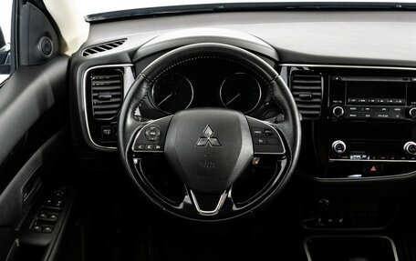 Mitsubishi Outlander III рестайлинг 3, 2022 год, 2 599 000 рублей, 13 фотография