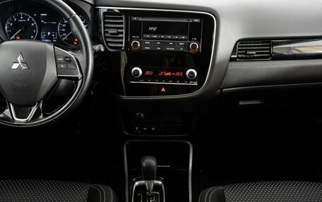 Mitsubishi Outlander III рестайлинг 3, 2022 год, 2 599 000 рублей, 15 фотография