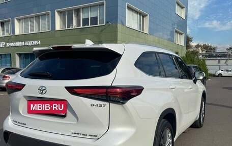 Toyota Highlander, 2024 год, 5 500 000 рублей, 5 фотография