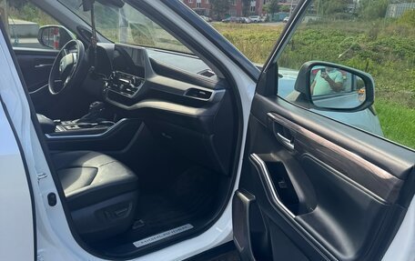Toyota Highlander, 2024 год, 5 500 000 рублей, 19 фотография