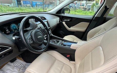 Jaguar F-Pace, 2016 год, 2 500 000 рублей, 9 фотография