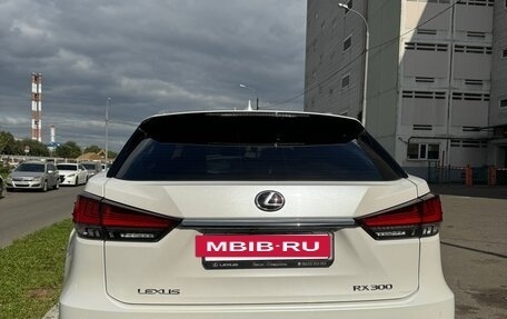Lexus RX IV рестайлинг, 2019 год, 5 900 000 рублей, 9 фотография