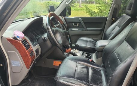 Mitsubishi Pajero III рестайлинг, 2004 год, 800 000 рублей, 2 фотография