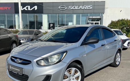 Hyundai Solaris II рестайлинг, 2013 год, 585 000 рублей, 1 фотография