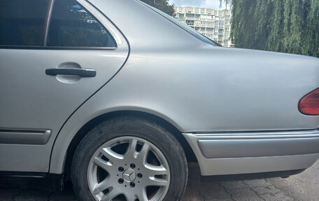 Mercedes-Benz E-Класс, 1999 год, 620 000 рублей, 3 фотография