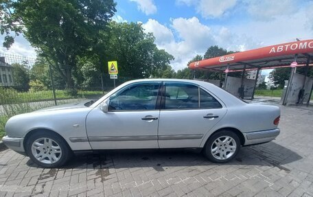 Mercedes-Benz E-Класс, 1999 год, 620 000 рублей, 2 фотография