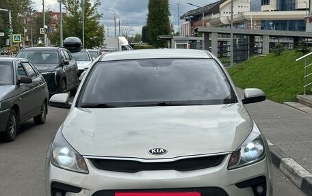 KIA Rio IV, 2018 год, 920 000 рублей, 3 фотография