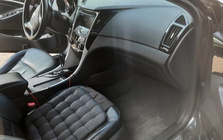 Hyundai Sonata VI, 2011 год, 1 300 000 рублей, 13 фотография