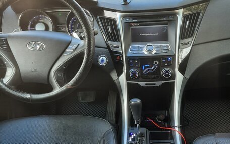 Hyundai Sonata VI, 2011 год, 1 300 000 рублей, 15 фотография