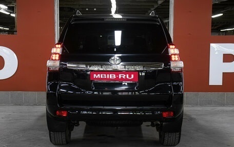 Toyota Land Cruiser Prado 150 рестайлинг 2, 2017 год, 4 298 000 рублей, 6 фотография