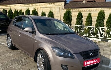 KIA cee'd I рестайлинг, 2009 год, 690 000 рублей, 3 фотография