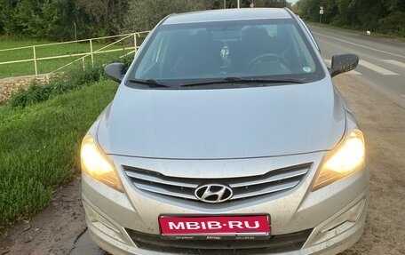 Hyundai Solaris II рестайлинг, 2016 год, 900 000 рублей, 1 фотография