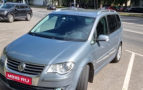 Volkswagen Touran III, 2009 год, 700 000 рублей, 1 фотография
