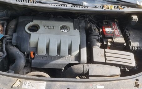 Volkswagen Touran III, 2009 год, 700 000 рублей, 4 фотография