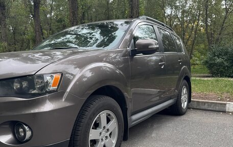 Mitsubishi Outlander III рестайлинг 3, 2011 год, 1 000 000 рублей, 3 фотография