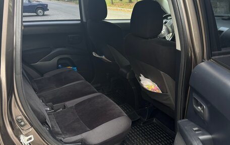 Mitsubishi Outlander III рестайлинг 3, 2011 год, 1 000 000 рублей, 11 фотография