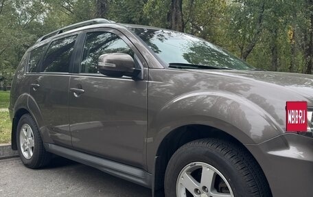 Mitsubishi Outlander III рестайлинг 3, 2011 год, 1 000 000 рублей, 4 фотография